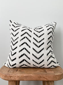 Black/White Arrow Mudcloth Pillow Cover